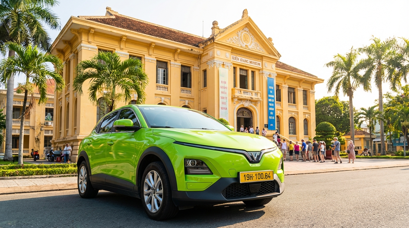 Taxi VinFast VF6 đưa du khách đến Bảo Tàng Kiên Giang