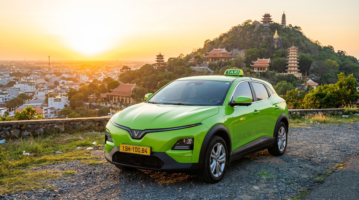 Taxi VinFast VF6 xanh cốm tại điểm ngắm cảnh Châu Đốc với Núi Sam phía xa