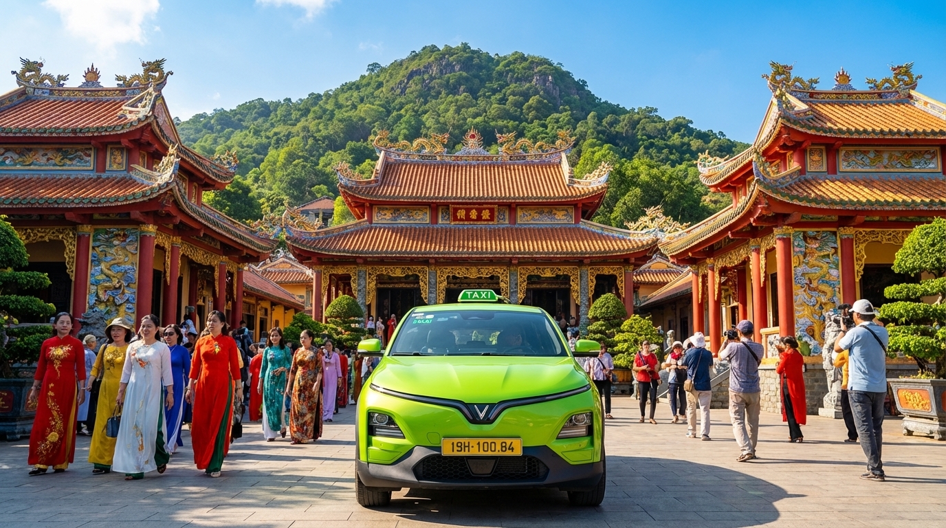 Taxi VinFast VF6 xanh cốm đậu trước chùa tại chân Núi Sam Châu Đốc