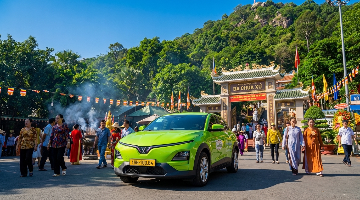 Taxi VinFast VF6 đậu dưới chân Núi Sam Châu Đốc