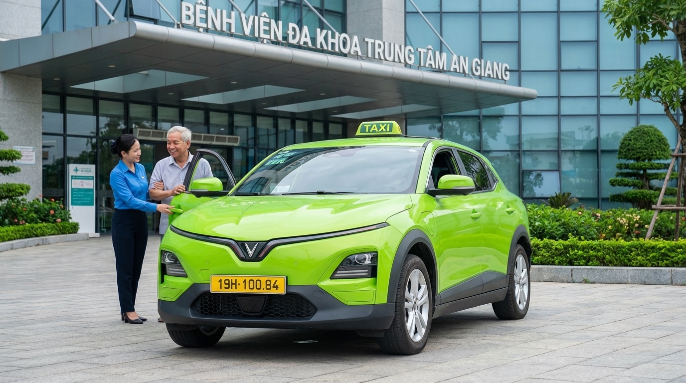 Taxi VinFast VF6 đậu trước bệnh viện, hỗ trợ bệnh nhân lên xe