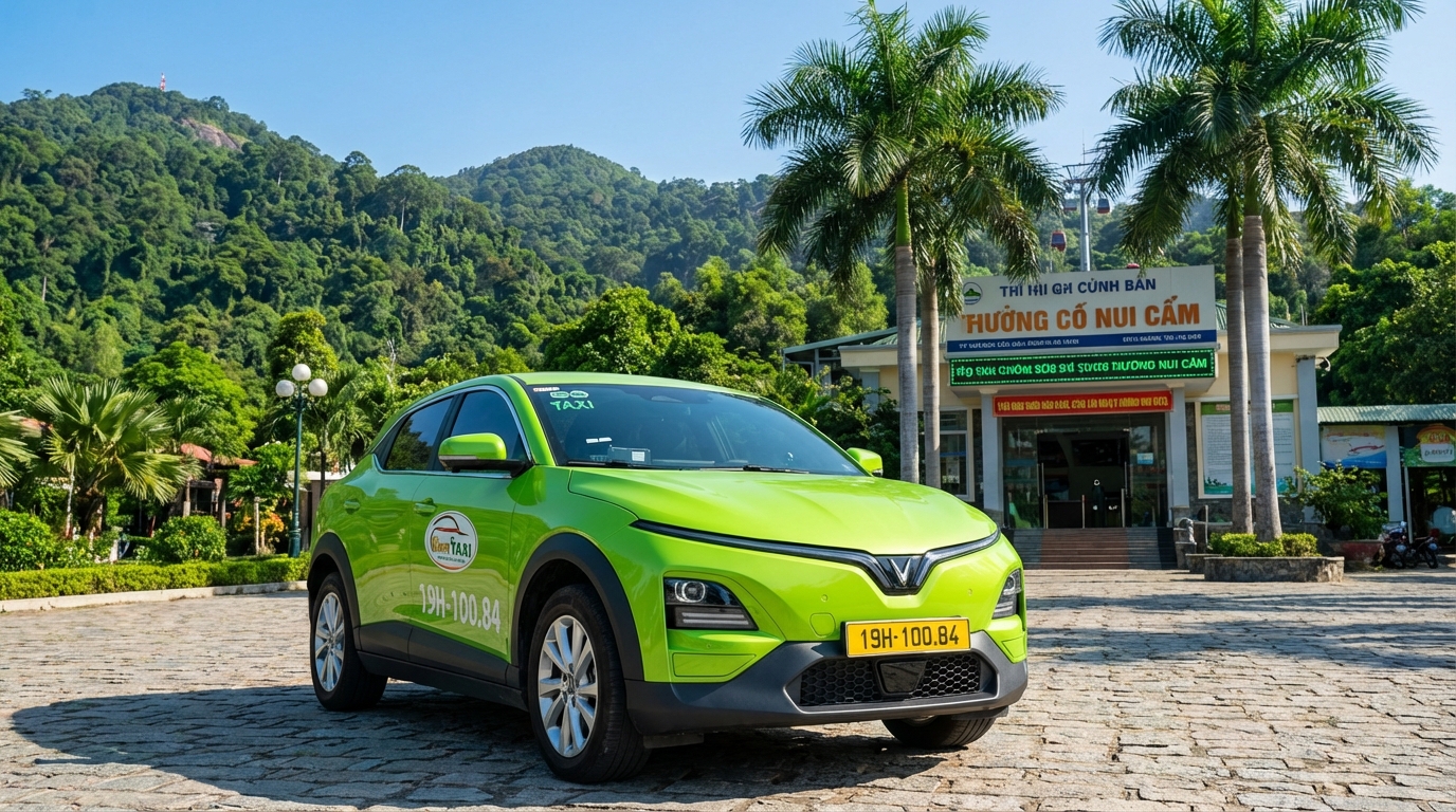 Taxi VinFast VF6 xanh cốm đậu trước trạm cáp treo Núi Cấm An Giang